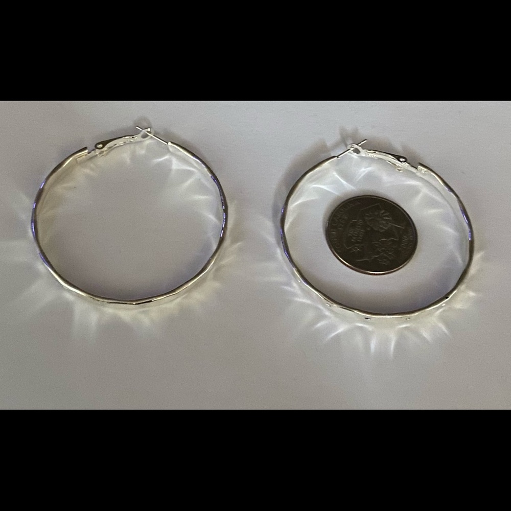 ✨Round Silver Hoop✨ - Picture 2 of 6